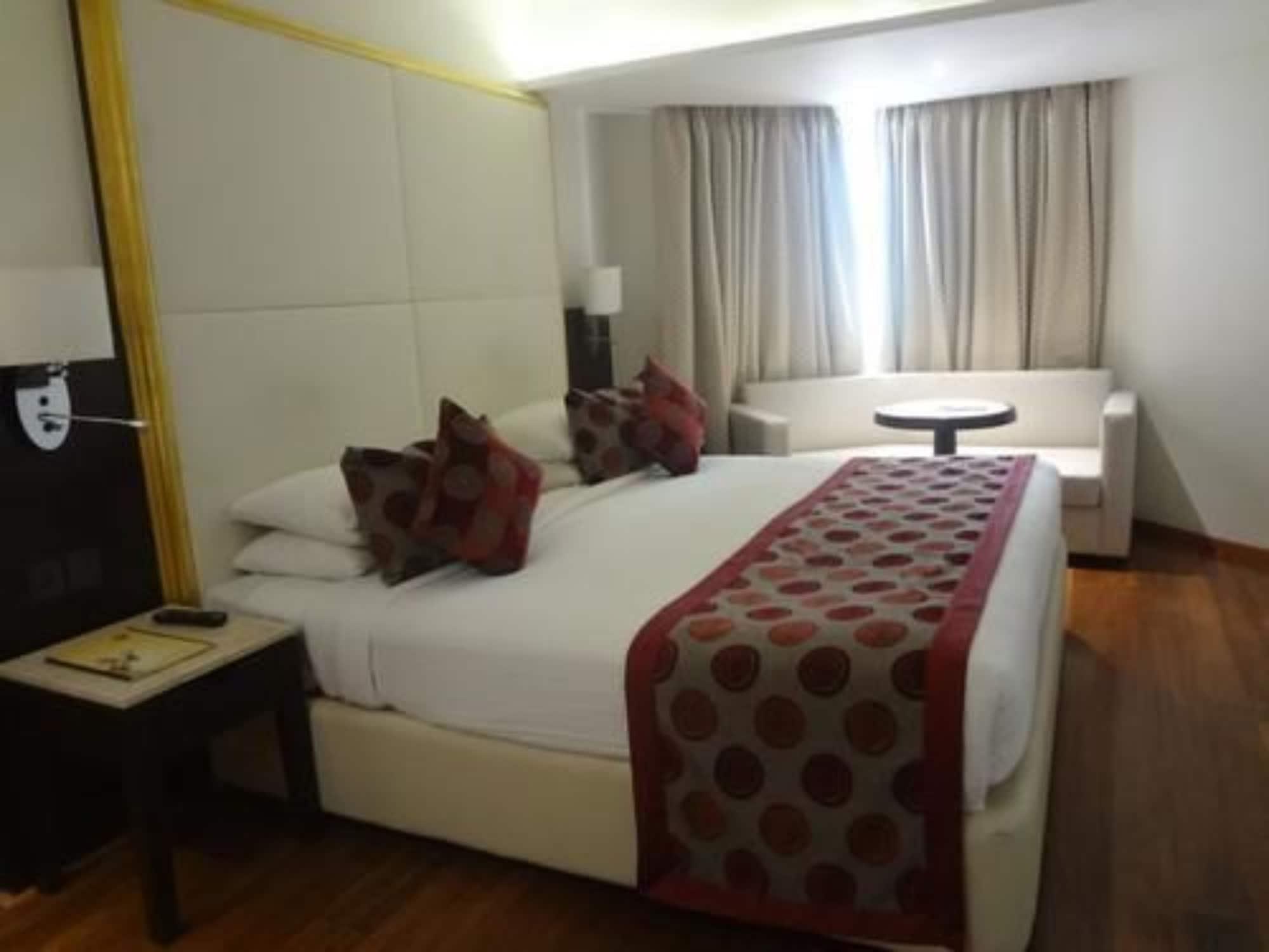 Ramee Guestline Hotel Juhu Bombay Esterno foto