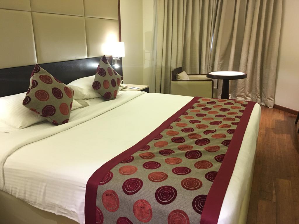Ramee Guestline Hotel Juhu Bombay Esterno foto