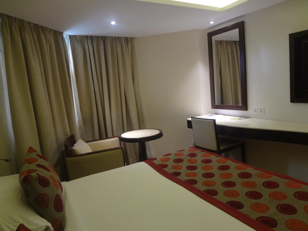 Ramee Guestline Hotel Juhu Bombay Esterno foto