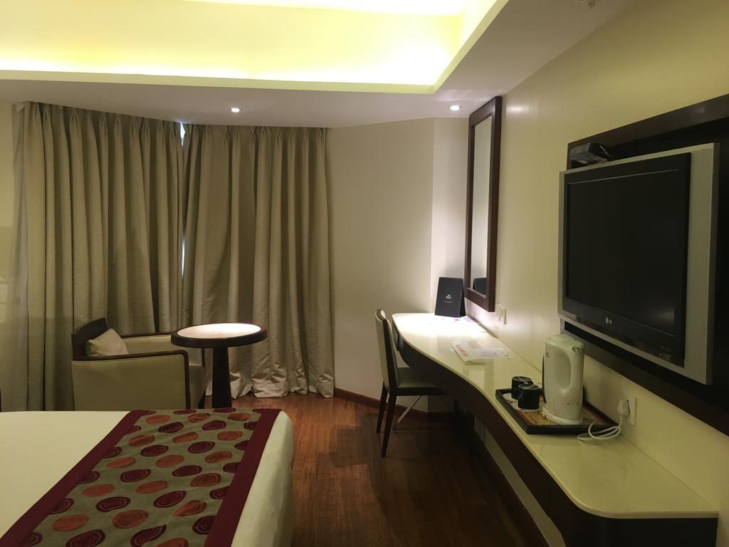 Ramee Guestline Hotel Juhu Bombay Esterno foto