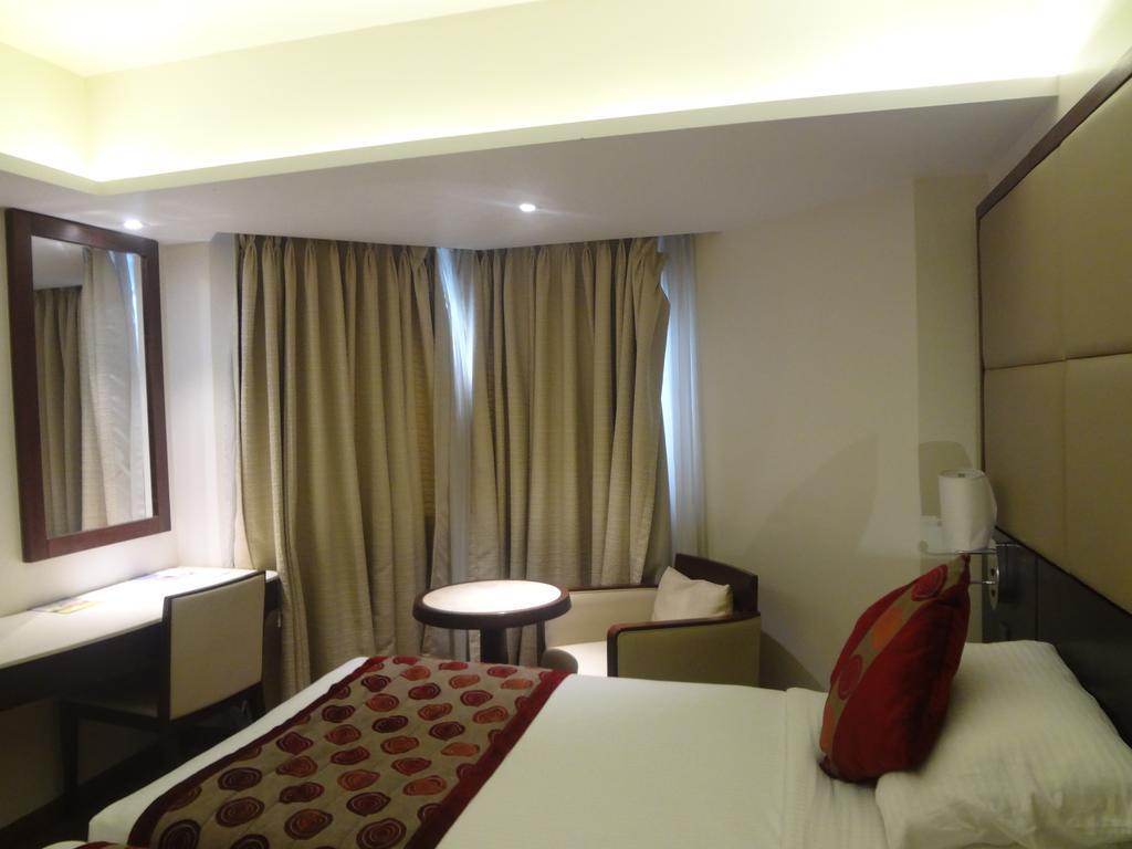 Ramee Guestline Hotel Juhu Bombay Esterno foto