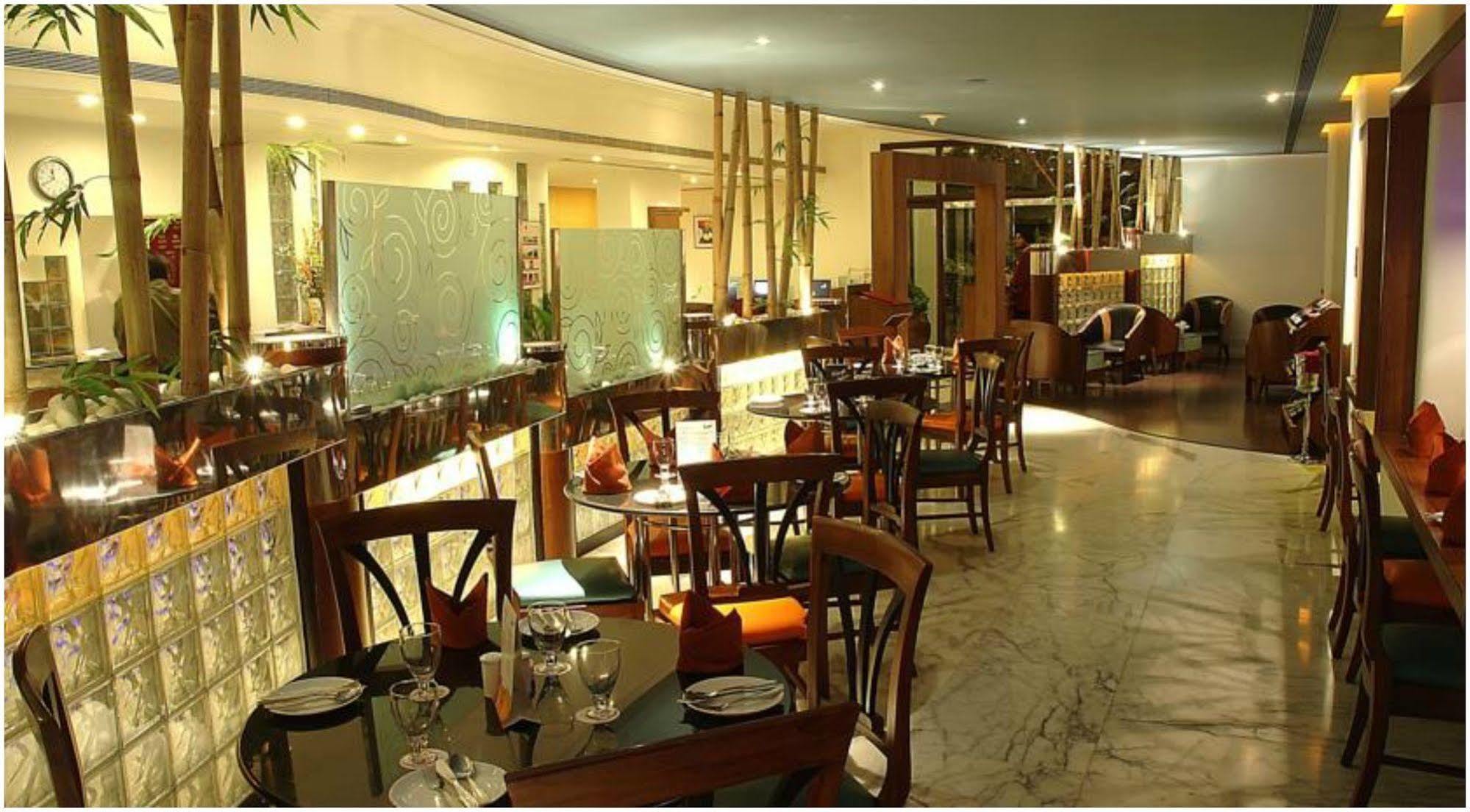 Ramee Guestline Hotel Juhu Bombay Esterno foto