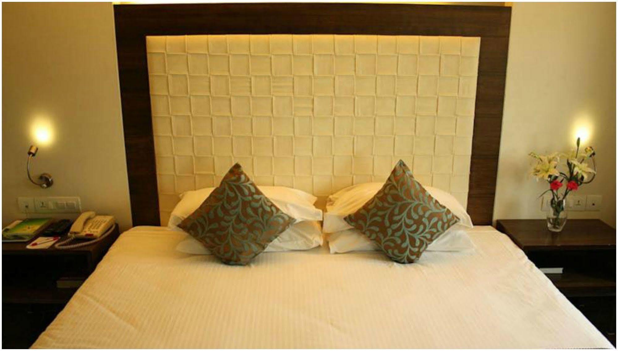 Ramee Guestline Hotel Juhu Bombay Esterno foto