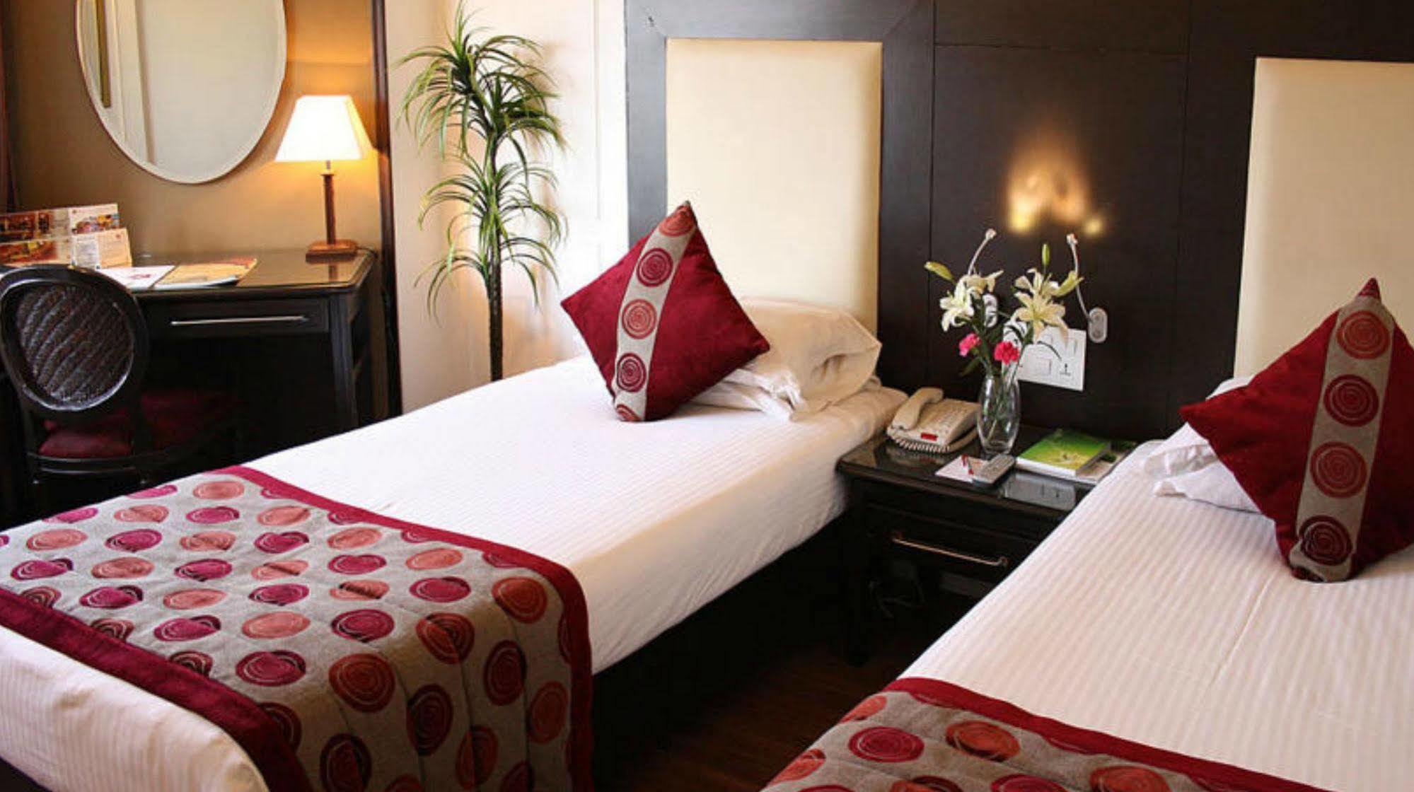 Ramee Guestline Hotel Juhu Bombay Esterno foto