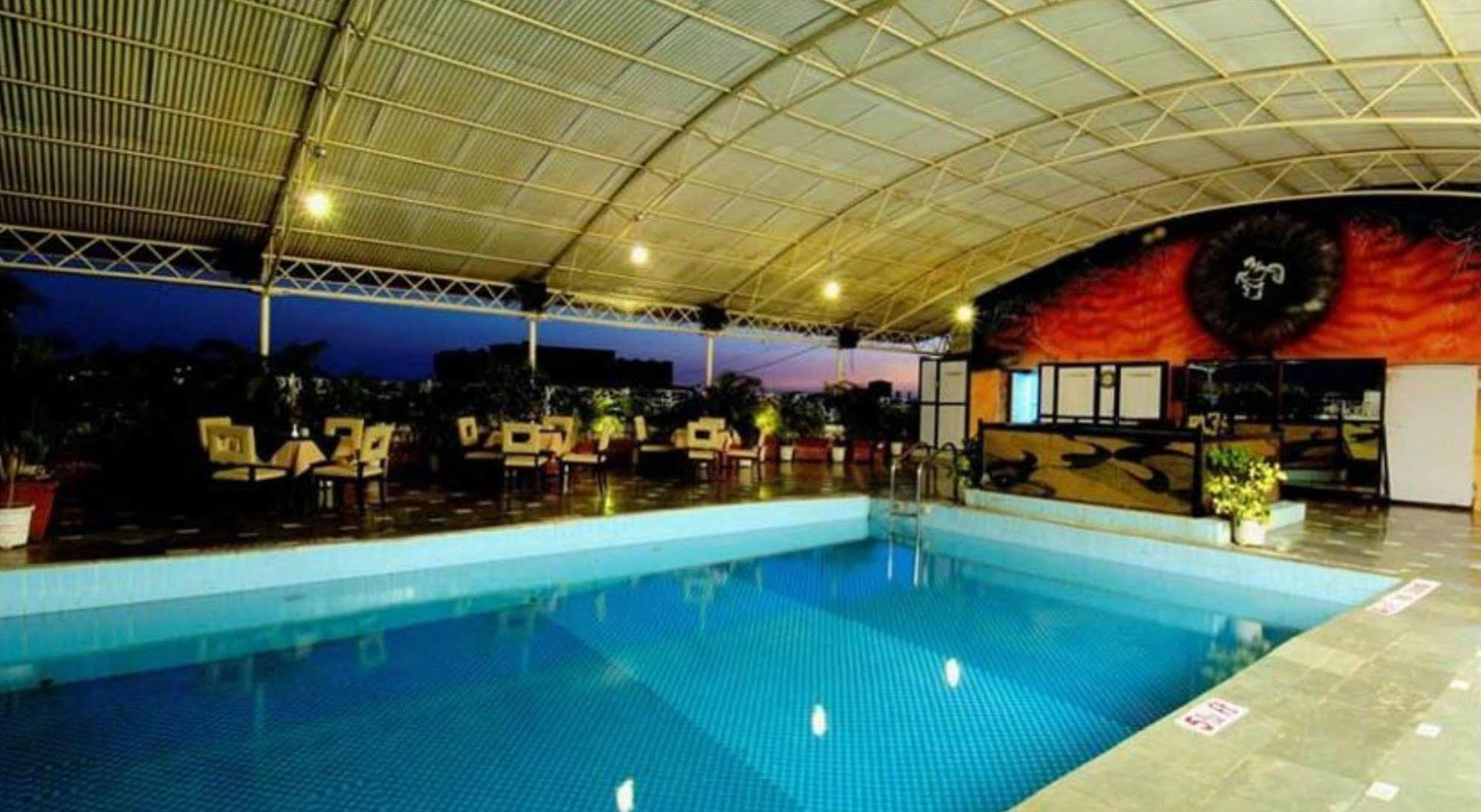 Ramee Guestline Hotel Juhu Bombay Esterno foto