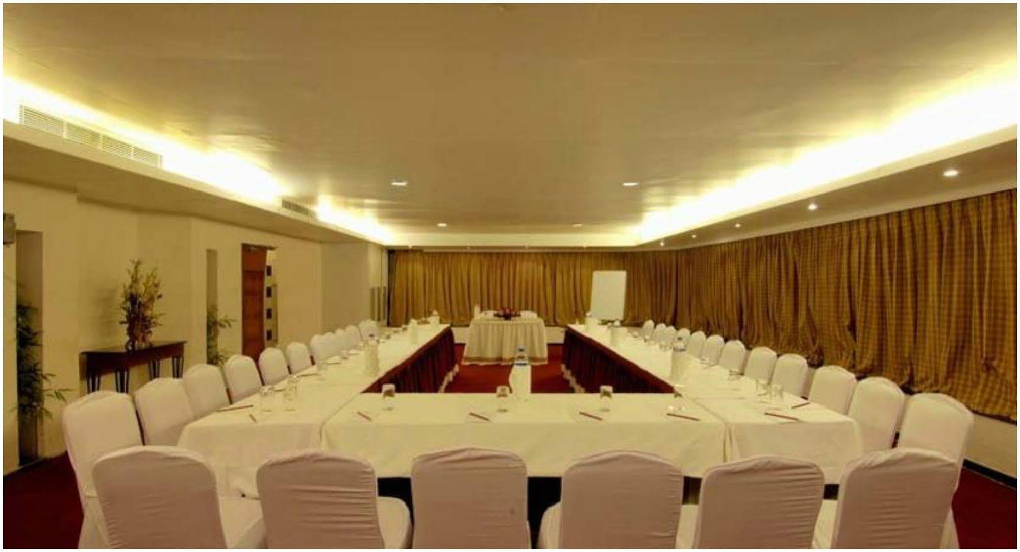 Ramee Guestline Hotel Juhu Bombay Servizi foto
