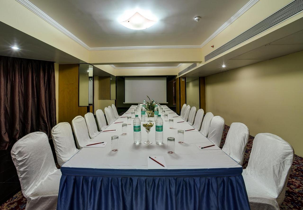 Ramee Guestline Hotel Juhu Bombay Esterno foto